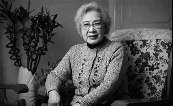 送别“人民艺术家”秦怡，致敬她不凡的百年人生